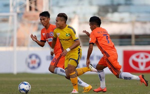 Lại 'than' trọng tài!